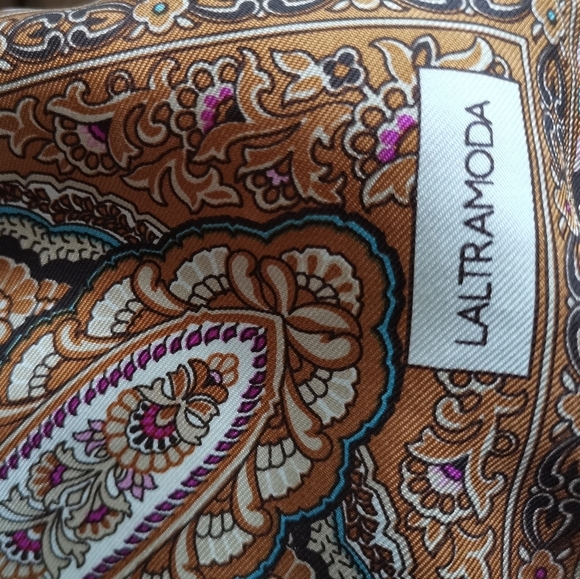 LALTRAMODA ITALY SILK SCARF - Picture 6 of 7